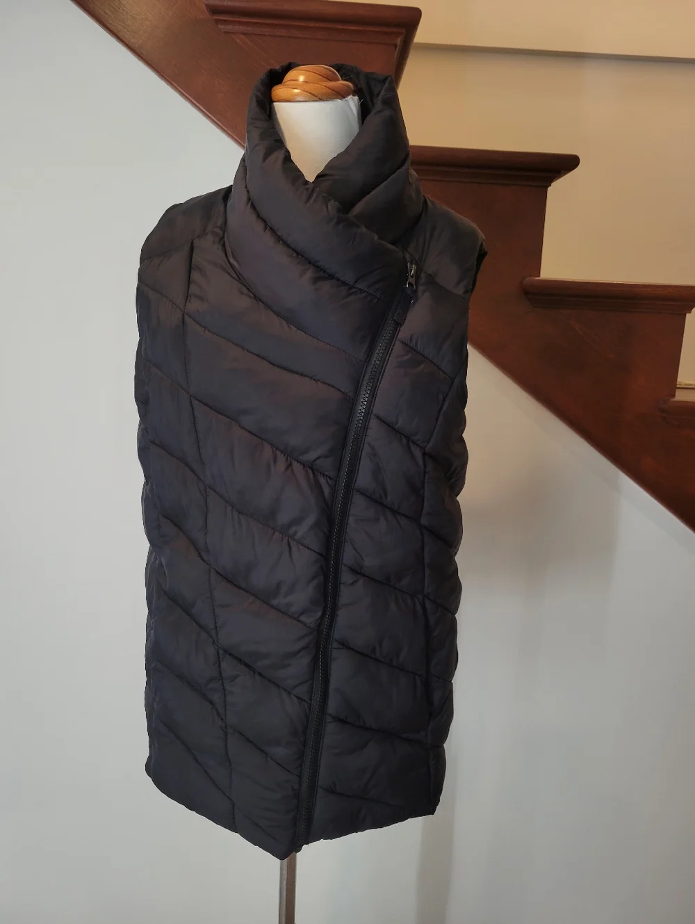 Nicole Miller Asymmetrical Zip puffer vest Size L